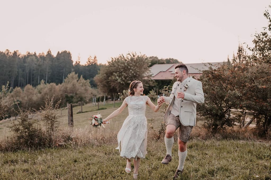 Hochzeitsfotograf Oberösterreich, Hochzeitsfotograf Linz, Hochzeitfotograf Loryhof, Hochzeitsfotograf Salzburg, Hochzeitsfotograf Neulendtnerhof, Hochzeitsfotograf Innviertel, Hochzeitsfotografin Oberösterreich, Hochzeitsfotografin in den Bergen, Hochzeitsfotograf Leitnerhof, Hochzeitsfotograf Kosten , Hochzeitsfotograf Passau, Hochzeitsfotograf Bayern, Hochzeitsfotograf Tirol, Hochzeitsfotograf Tumeltsham, Hochzeitsfotograf Wels Hochzeitsfotograf Vöcklabruck Hochzeitsfotograf Wels, Hochzeitsfotograf Weinwerk Christian, Hochzeitsfotograf Preise, Fotograf für Hochzeit in den Bergen, Fotograf für freie Trauungen, Fotos für Standesamt, Afterwedding am Langbathsee, Fotograf für Hochzeiten am Attersee, Fotograf Felberbauernhof